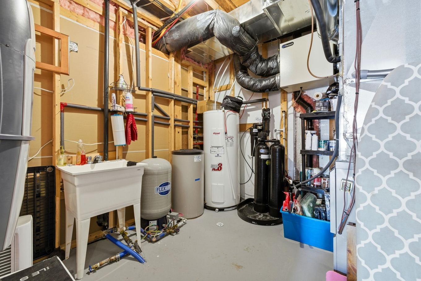 Rangement - 180 Ch. Des Libellules, Mayo, QC - Indoor Photo Showing Basement