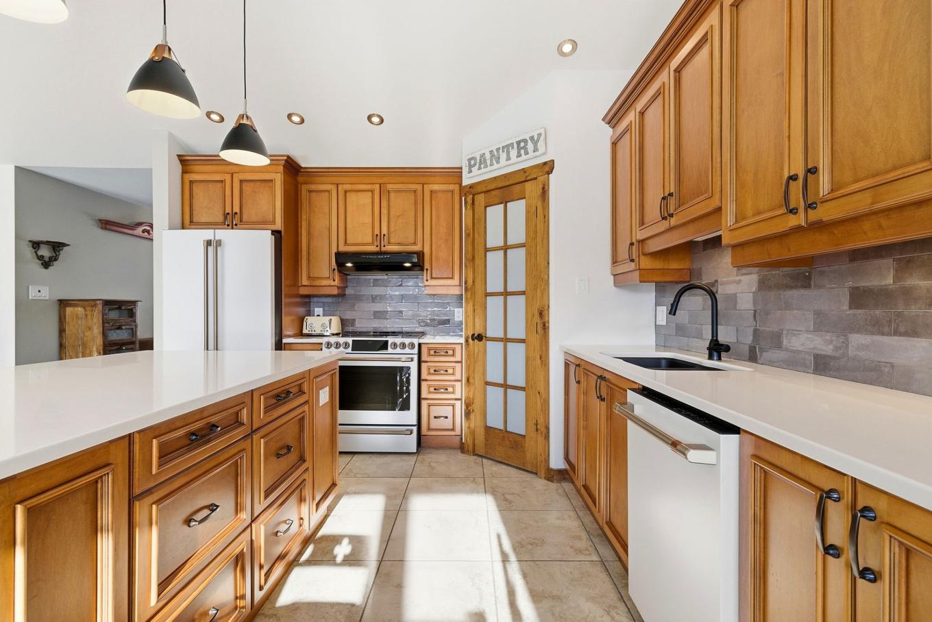 Cuisine - 180 Ch. Des Libellules, Mayo, QC - Indoor Photo Showing Kitchen