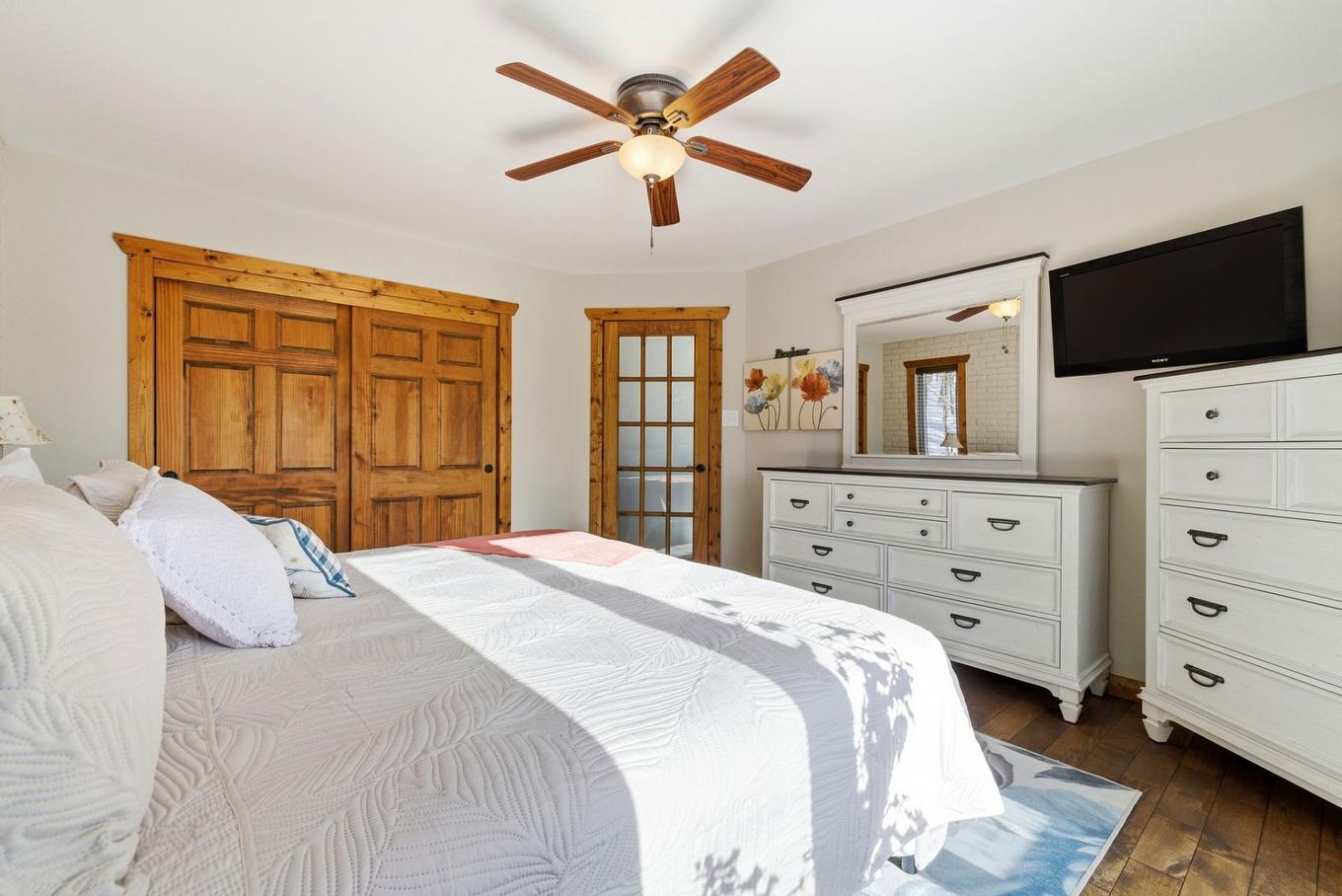 Chambre à coucher principale - 180 Ch. Des Libellules, Mayo, QC - Indoor Photo Showing Bedroom