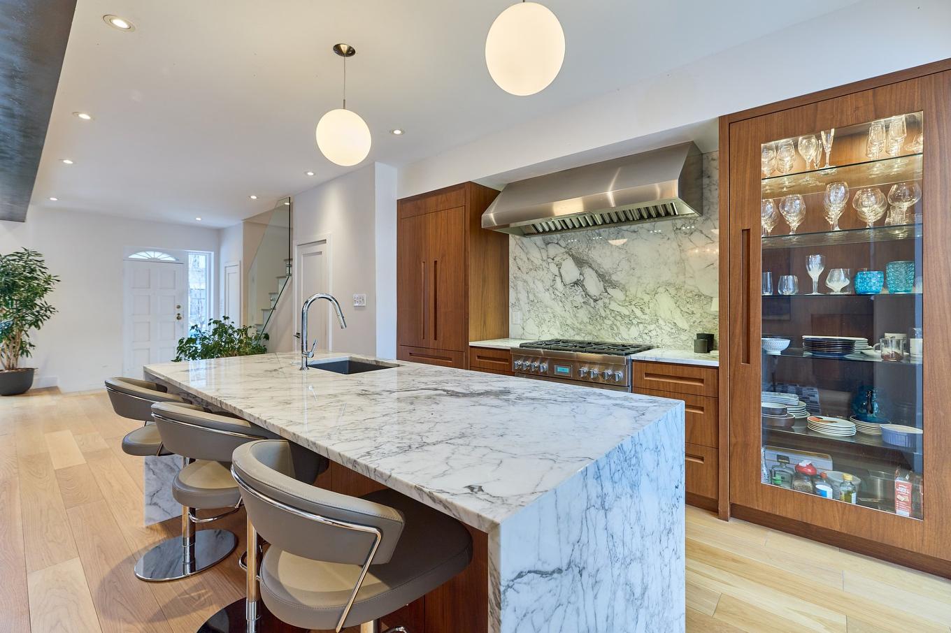 Kitchen - 737 - 739 Rue De Versailles, Montréal (Ville-Marie), QC - Indoor Photo Showing Kitchen With Upgraded Kitchen