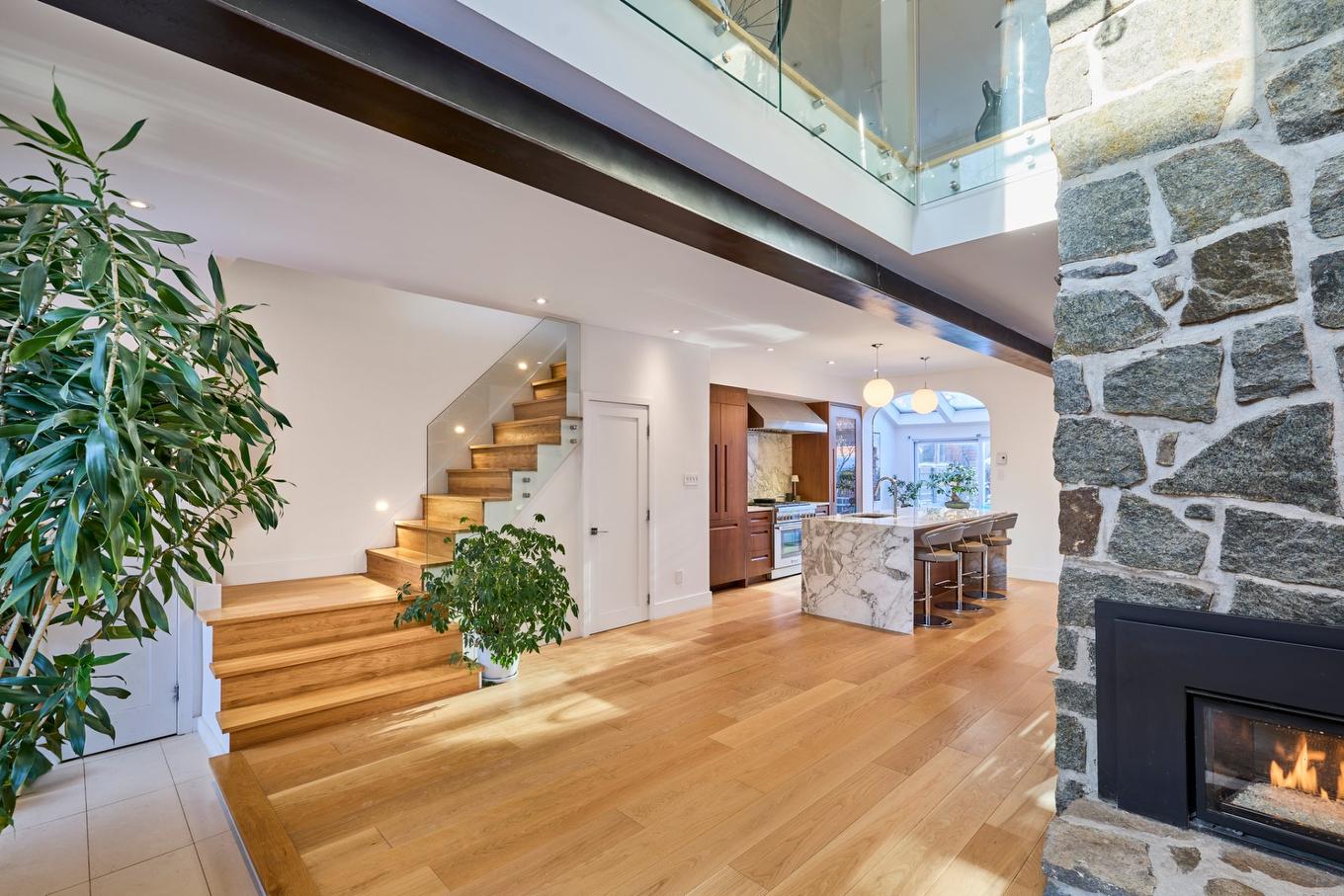 Overall view - 737 - 739 Rue De Versailles, Montréal (Ville-Marie), QC - Indoor Photo Showing Other Room With Fireplace