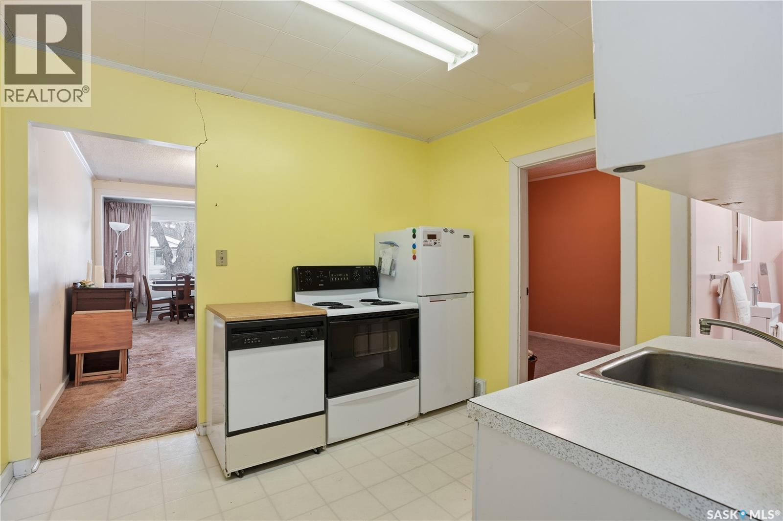 1452 Princess Street, Regina, SK - Indoor Photo Showing Kitchen