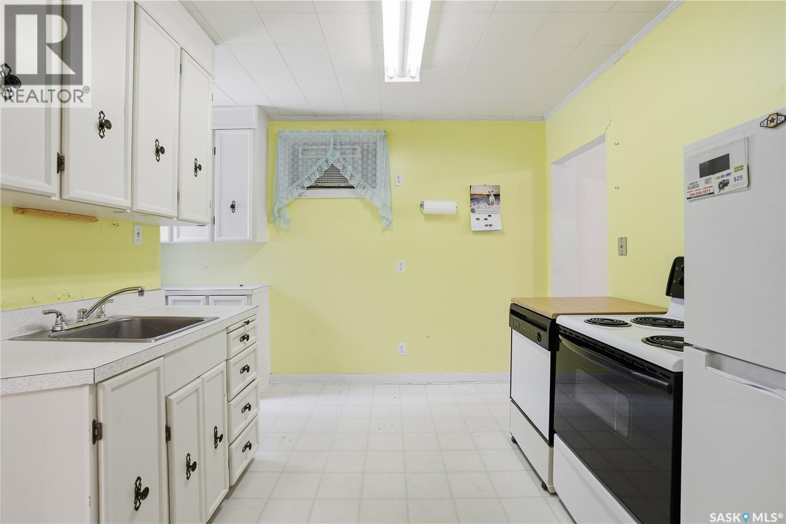 1452 Princess Street, Regina, SK - Indoor Photo Showing Kitchen