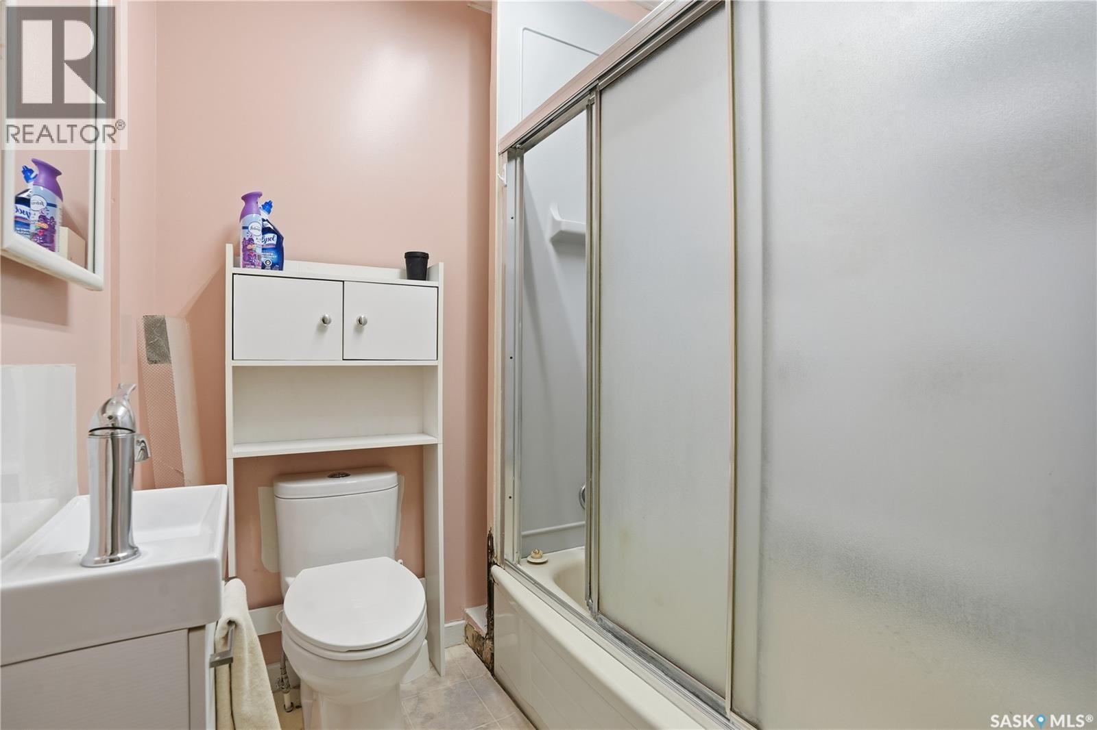1452 Princess Street, Regina, SK - Indoor Photo Showing Bathroom