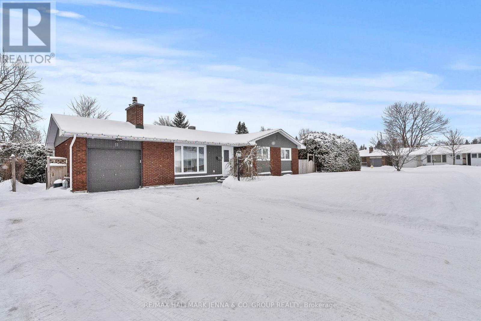 11 Tripp Crescent, Ottawa, ON - Outdoor With Facade