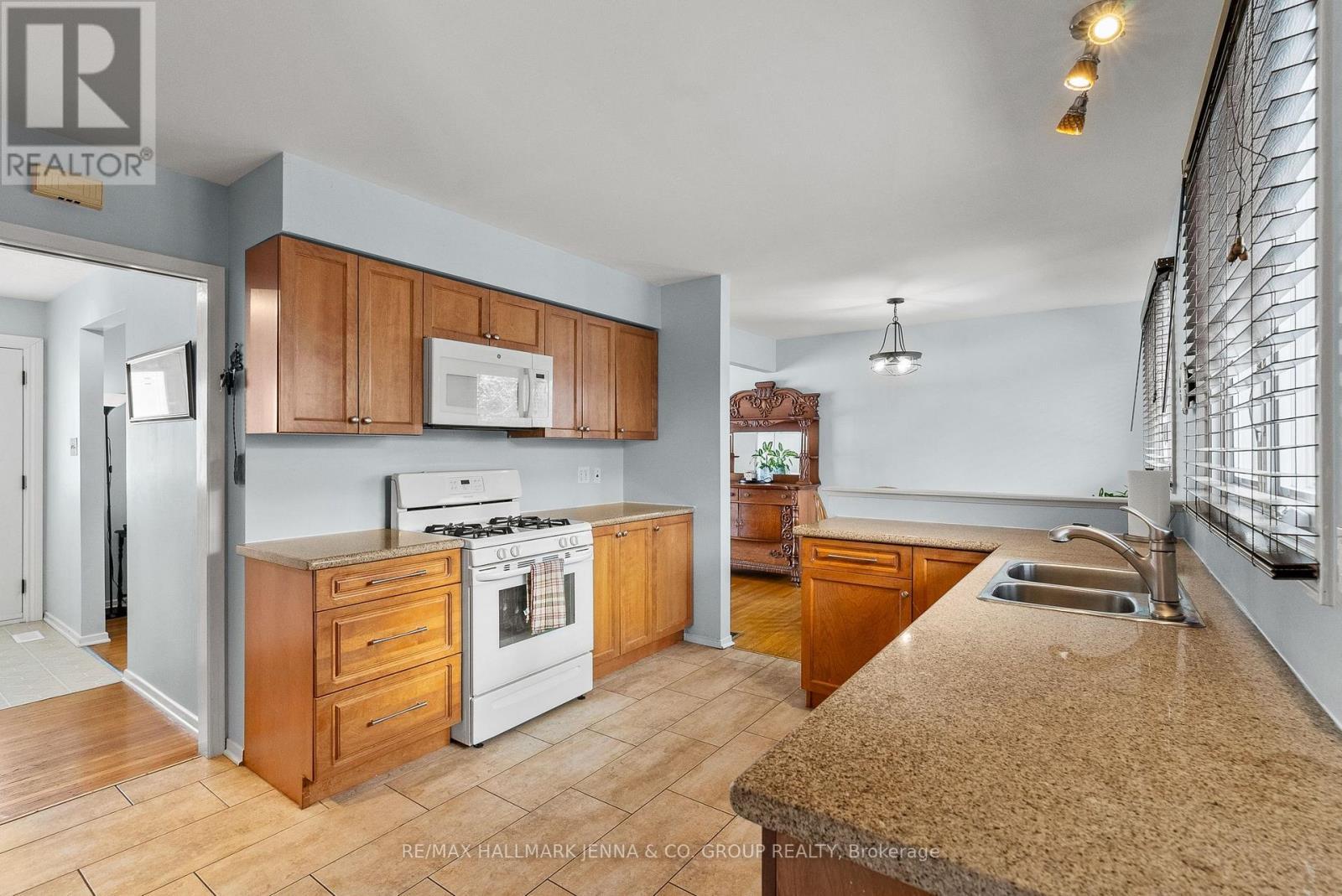 11 Tripp Crescent, Ottawa, ON - Indoor Photo Showing Kitchen With Double Sink