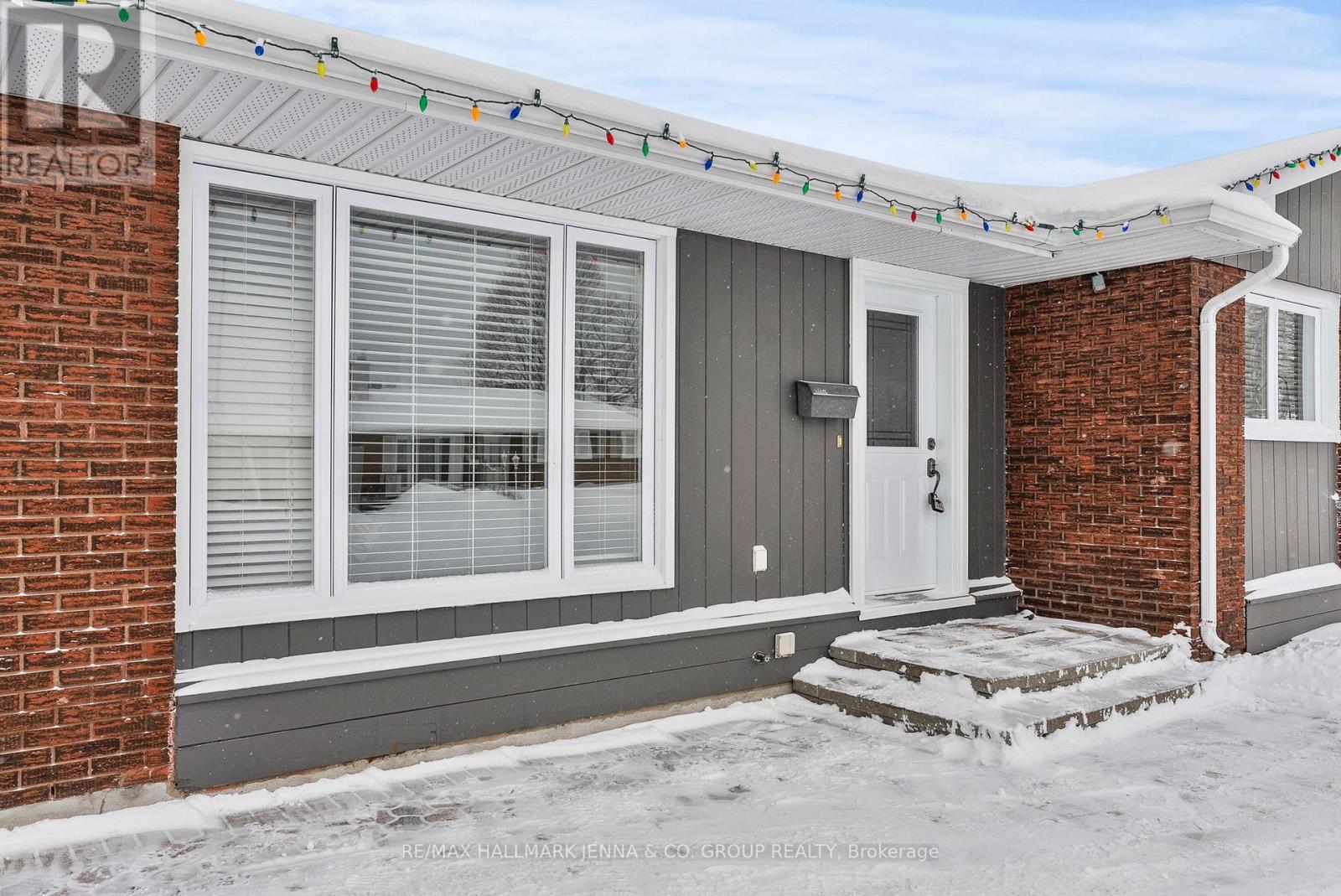 11 Tripp Crescent, Ottawa, ON - Outdoor With Exterior