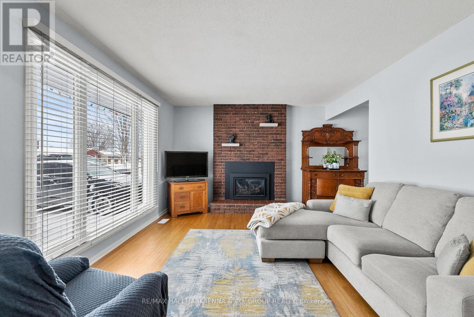 11 Tripp Crescent, Ottawa, ON - Indoor Photo Showing Living Room With Fireplace