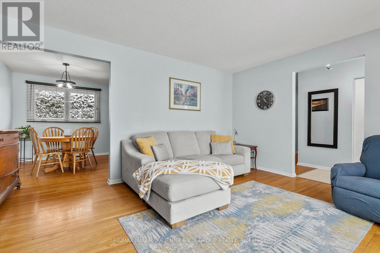11 Tripp Crescent, Ottawa, ON - Indoor Photo Showing Living Room