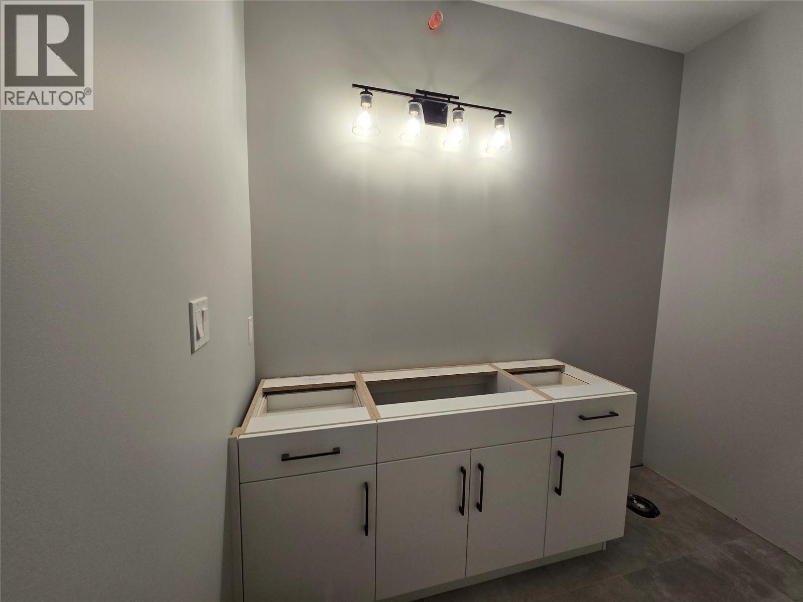 5868 Dallas Drive, Kamloops, BC - Indoor Photo Showing Other Room