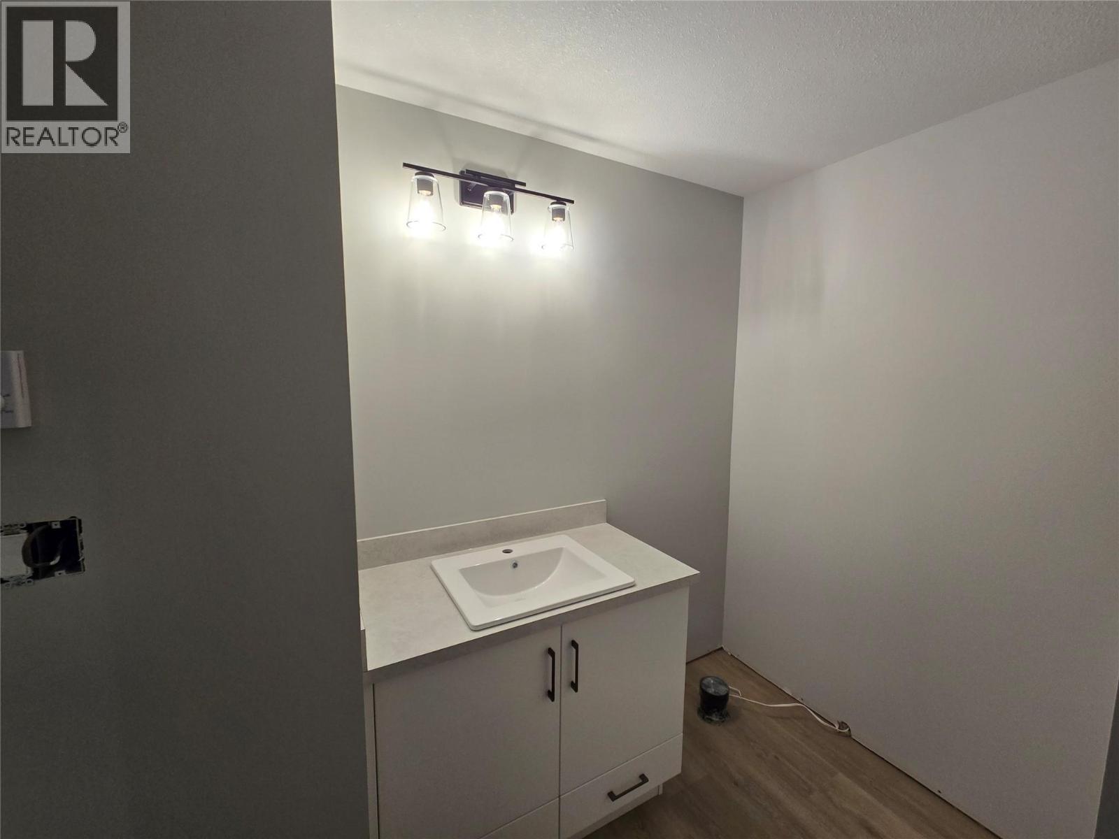 5868 Dallas Drive, Kamloops, BC - Indoor