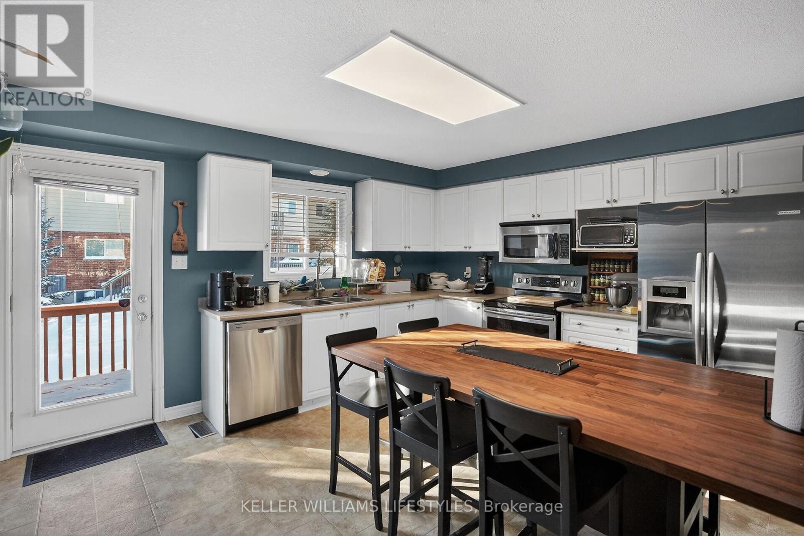 232 - 3320 Meadowgate Boulevard, London South (South U), ON - Indoor Photo Showing Kitchen With Double Sink