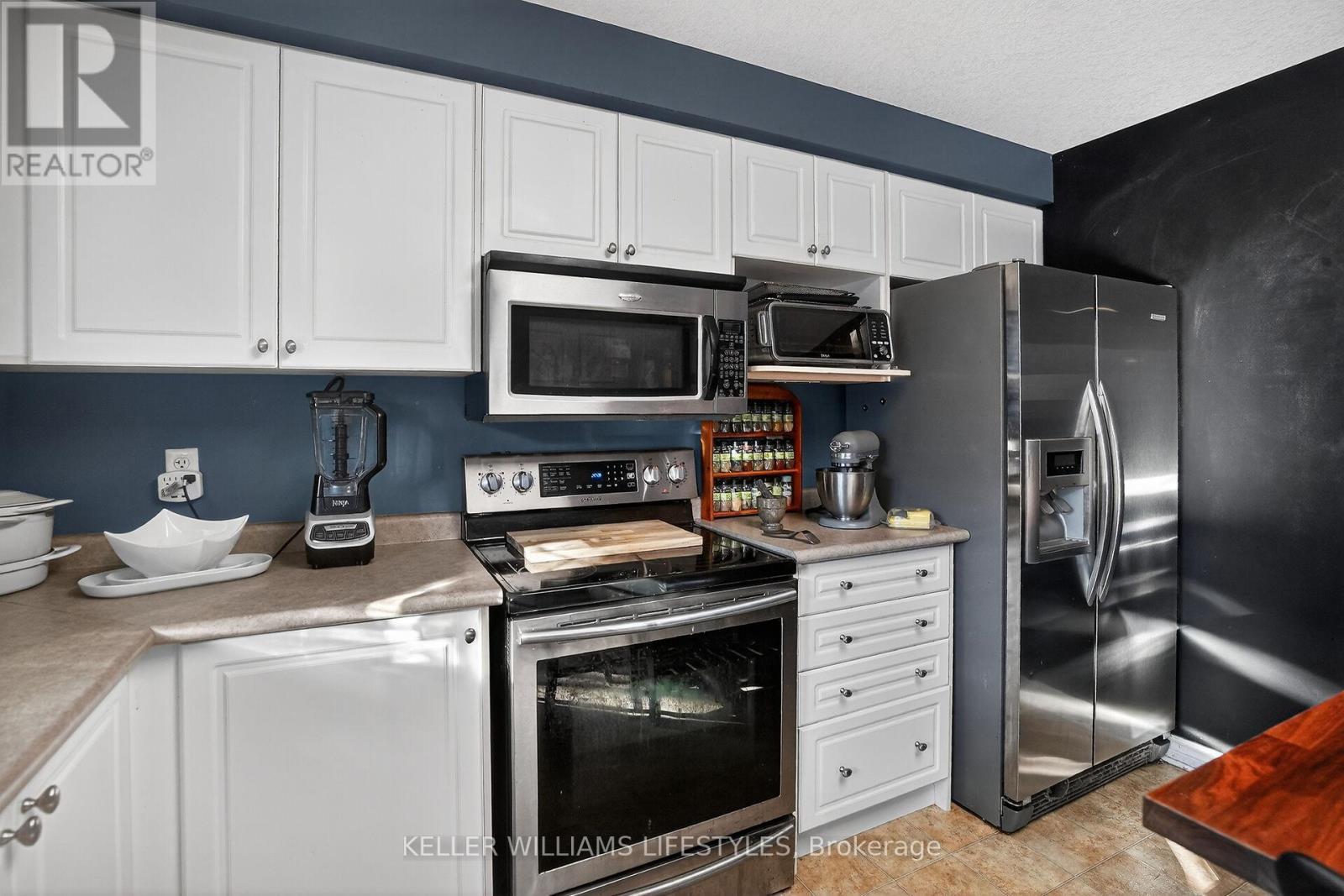 232 - 3320 Meadowgate Boulevard, London South (South U), ON - Indoor Photo Showing Kitchen