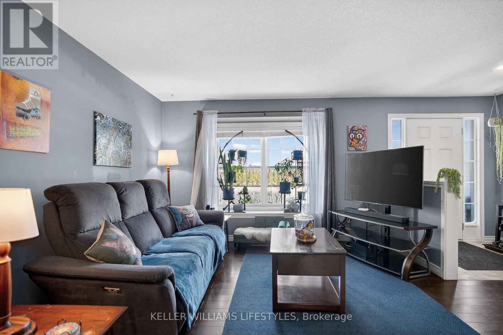 232 - 3320 Meadowgate Boulevard, London South (South U), ON - Indoor Photo Showing Living Room