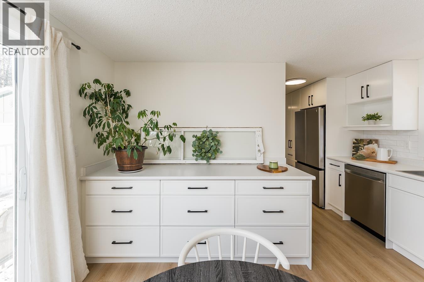 2914 Greenforest Crescent, Prince George, BC - Indoor Photo Showing Kitchen