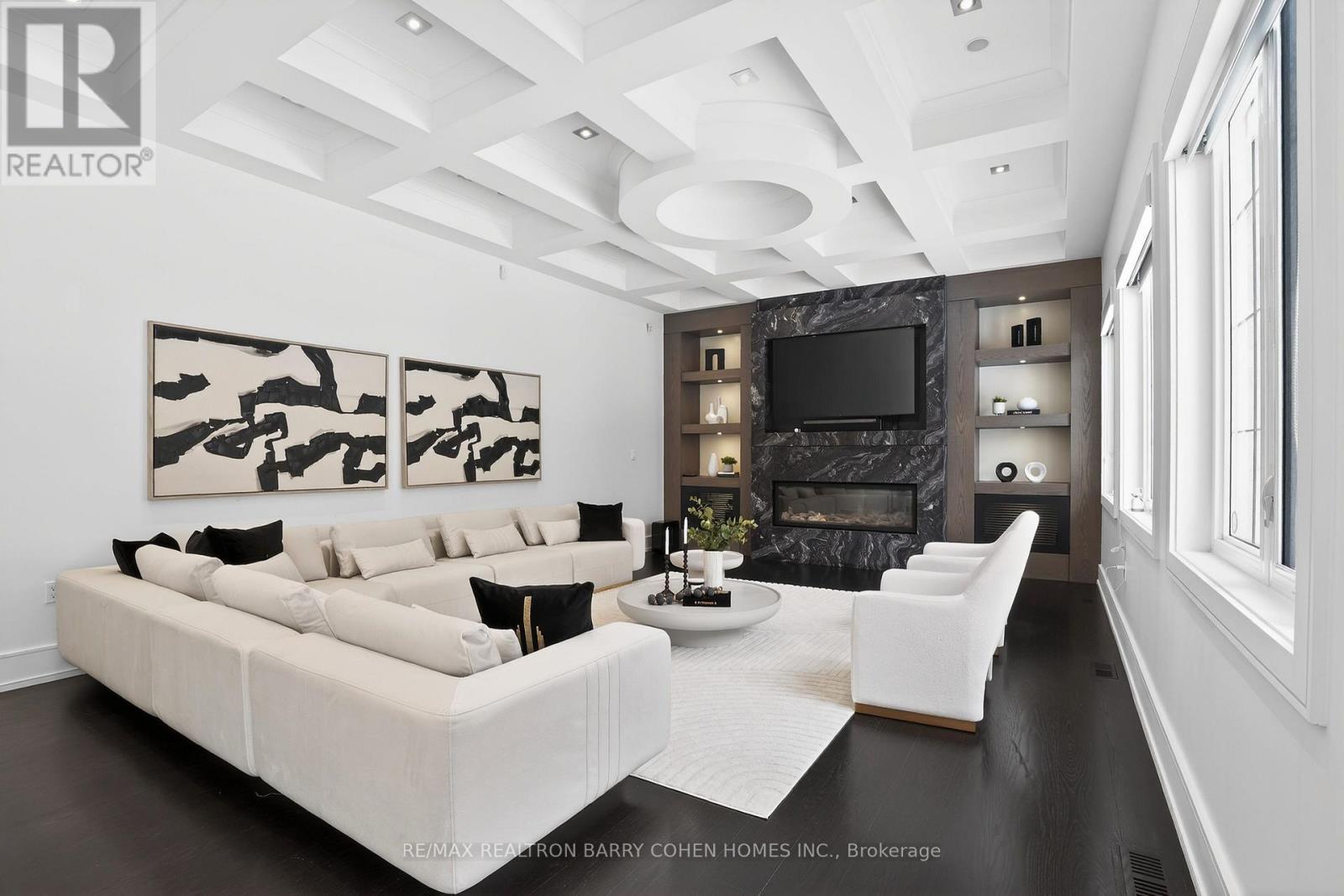 29 Junewood Crescent, Toronto, ON - Indoor Photo Showing Living Room