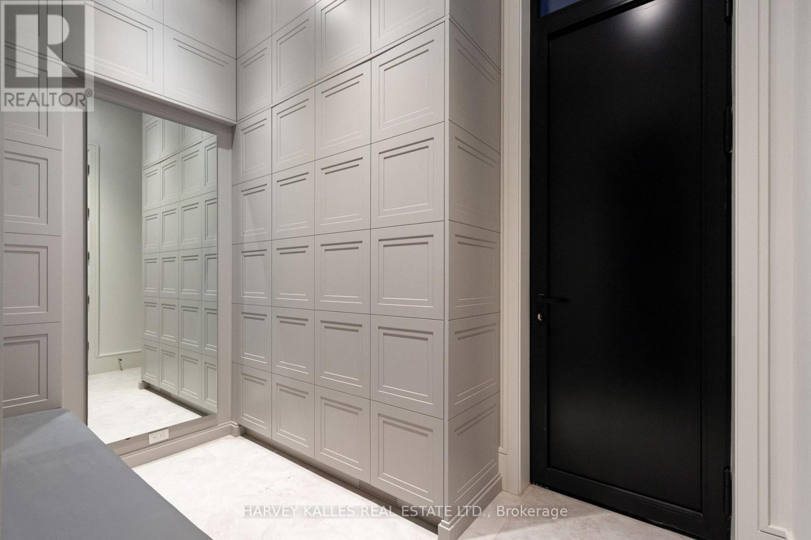 370 Glengrove Avenue W, Toronto, ON - Indoor Photo Showing Other Room