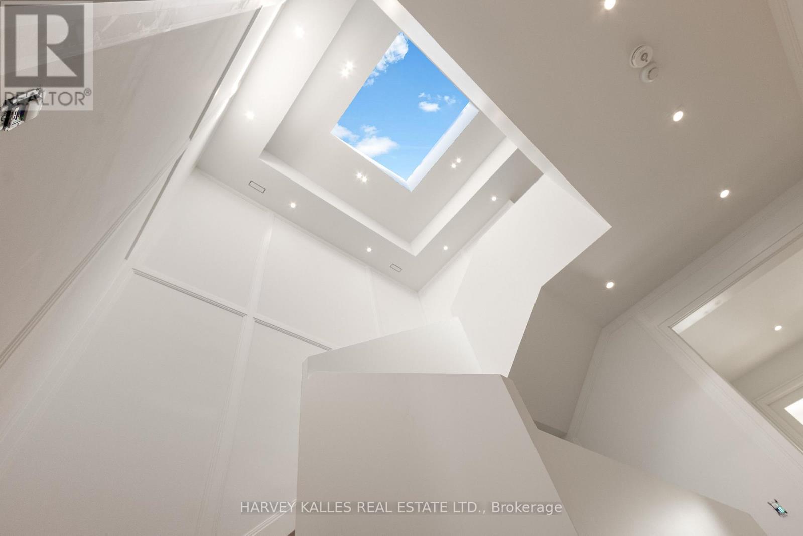 370 Glengrove Avenue W, Toronto, ON - Indoor Photo Showing Other Room