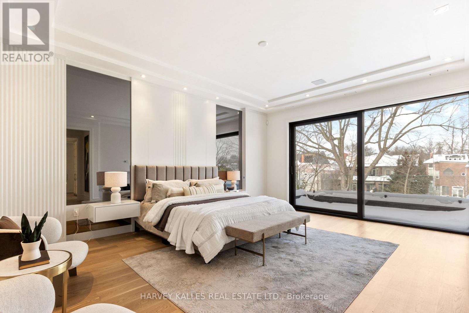 370 Glengrove Avenue W, Toronto, ON - Indoor Photo Showing Bedroom