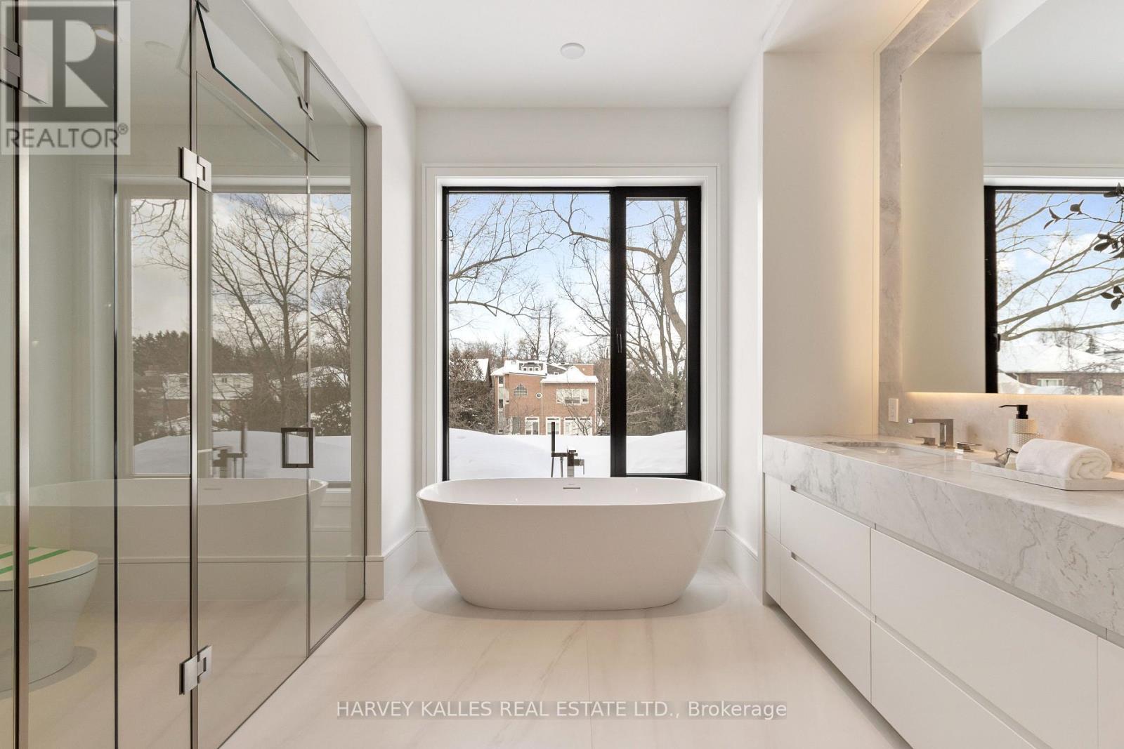 370 Glengrove Avenue W, Toronto, ON - Indoor Photo Showing Bathroom