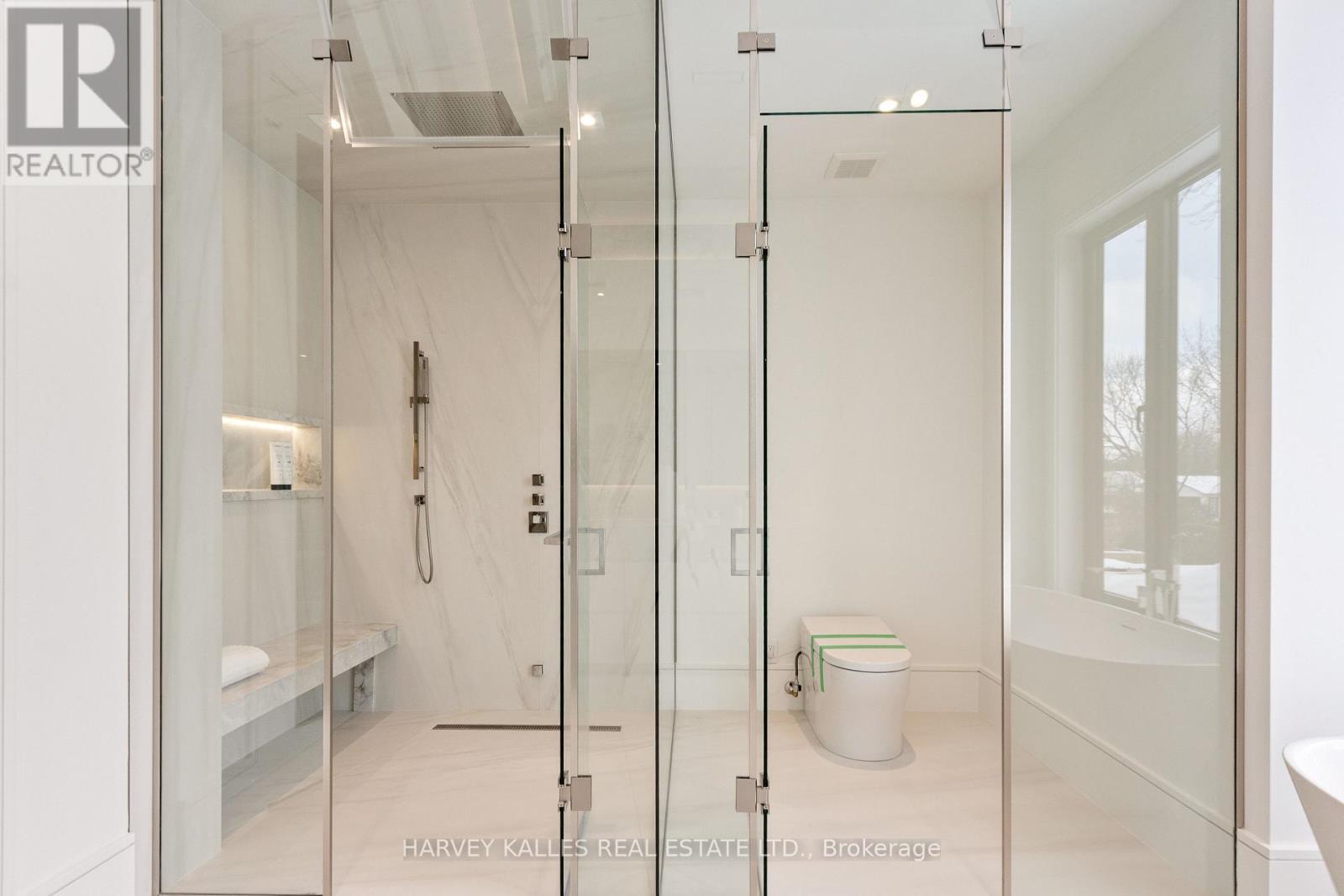 370 Glengrove Avenue W, Toronto, ON - Indoor Photo Showing Bathroom