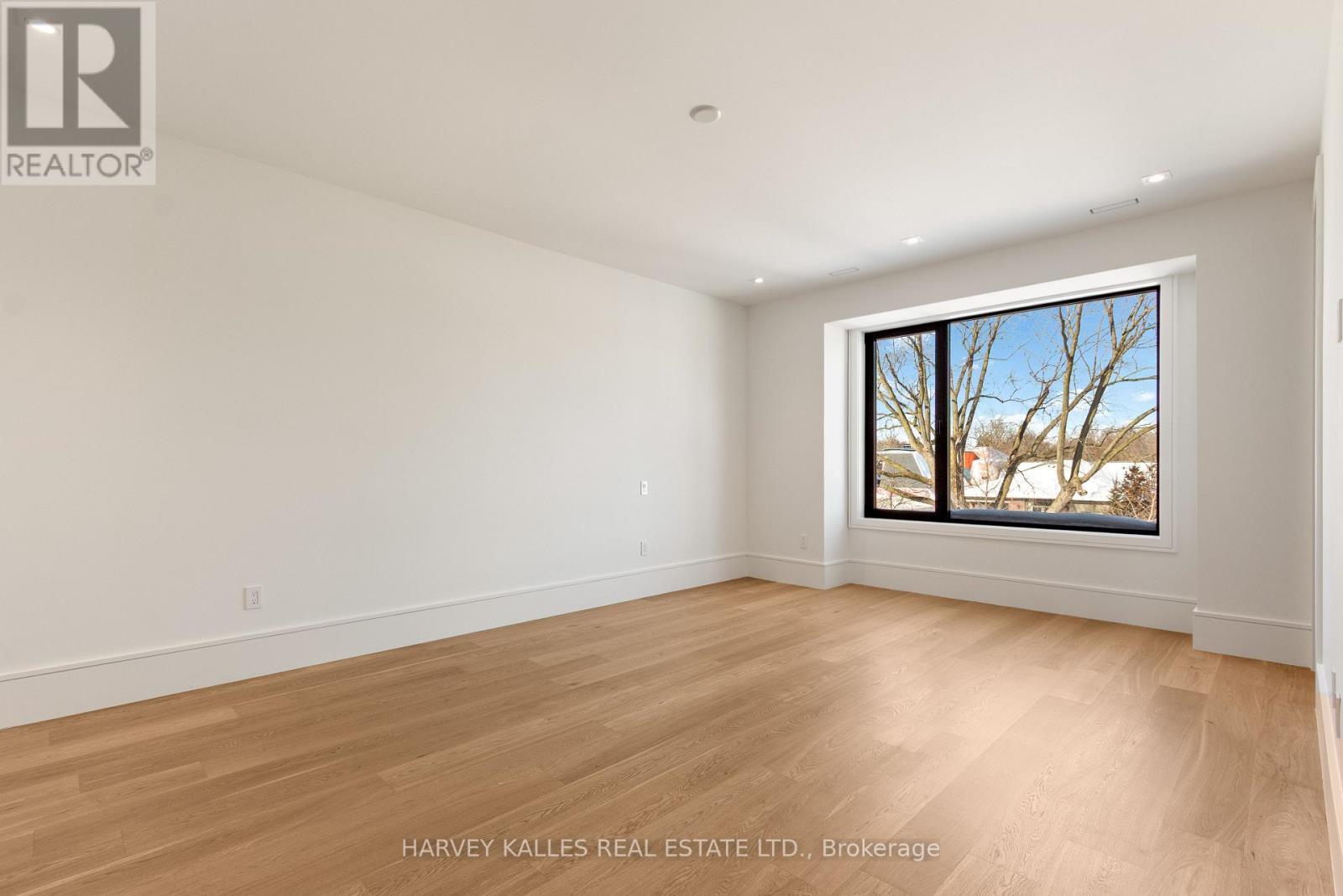 370 Glengrove Avenue W, Toronto, ON - Indoor Photo Showing Other Room