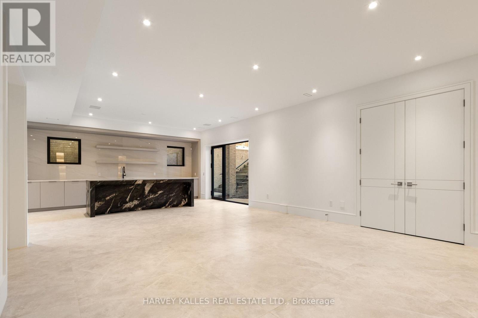 370 Glengrove Avenue W, Toronto, ON - Indoor Photo Showing Other Room