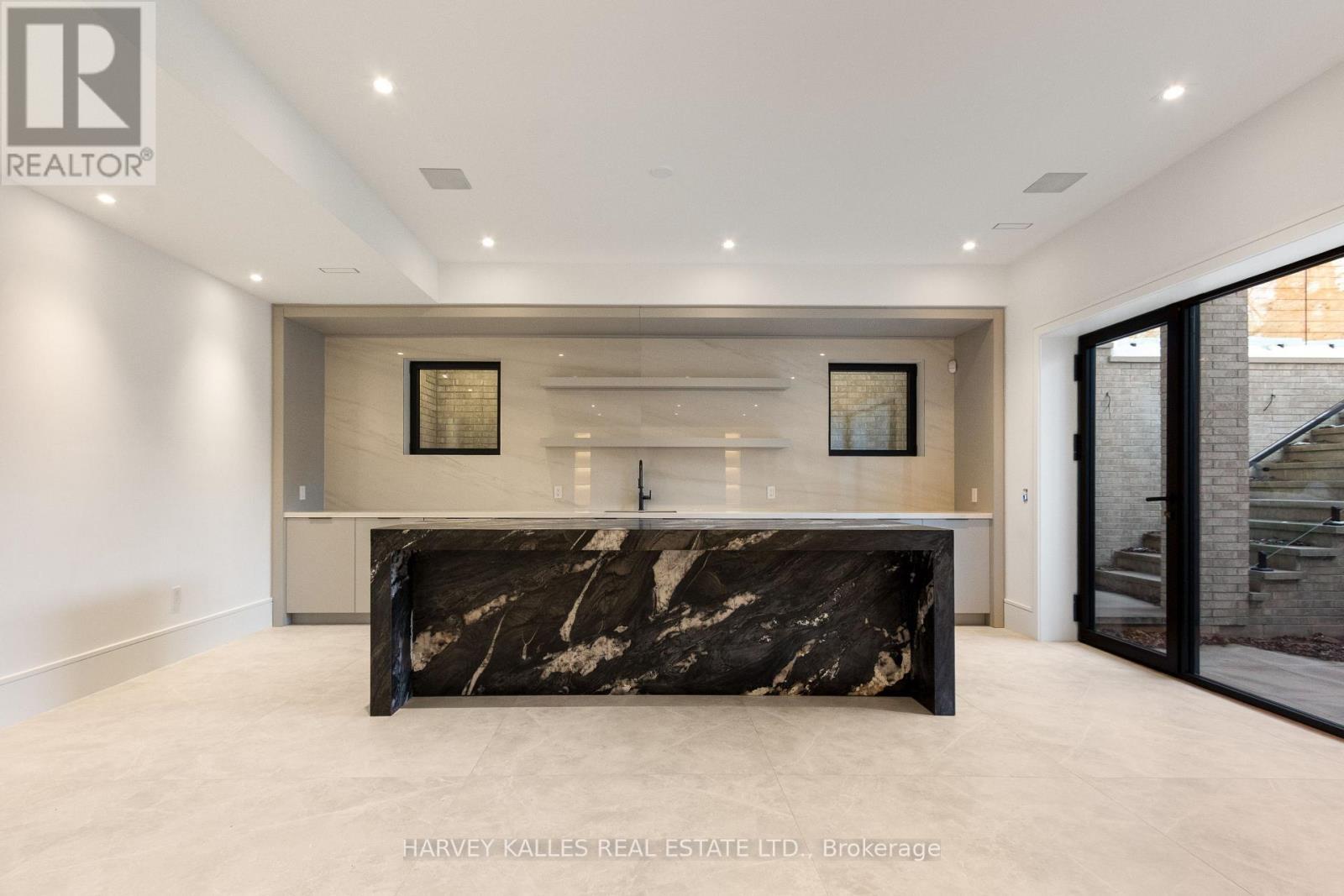 370 Glengrove Avenue W, Toronto, ON - Indoor Photo Showing Other Room