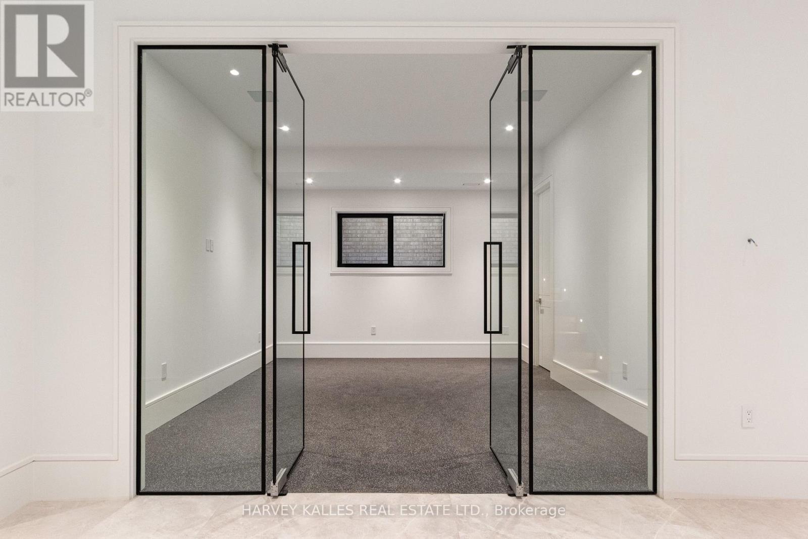 370 Glengrove Avenue W, Toronto, ON - Indoor Photo Showing Other Room