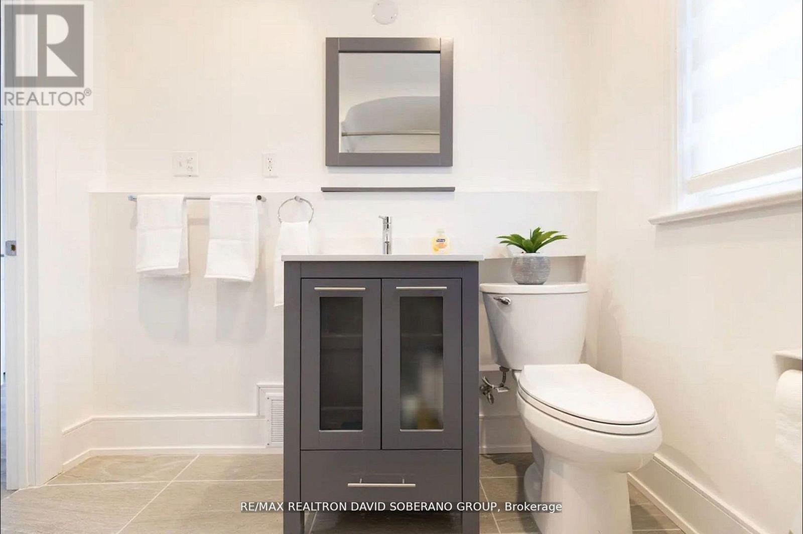 55 Raeburn Avenue, Toronto, ON - Indoor Photo Showing Bathroom
