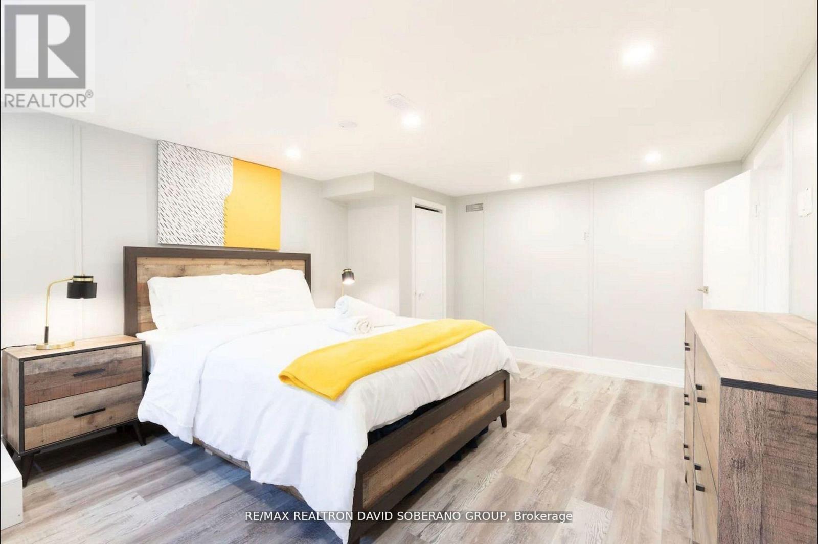 55 Raeburn Avenue, Toronto, ON - Indoor Photo Showing Bedroom