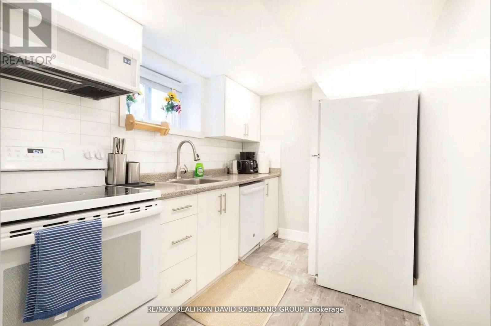 55 Raeburn Avenue, Toronto, ON - Indoor Photo Showing Kitchen