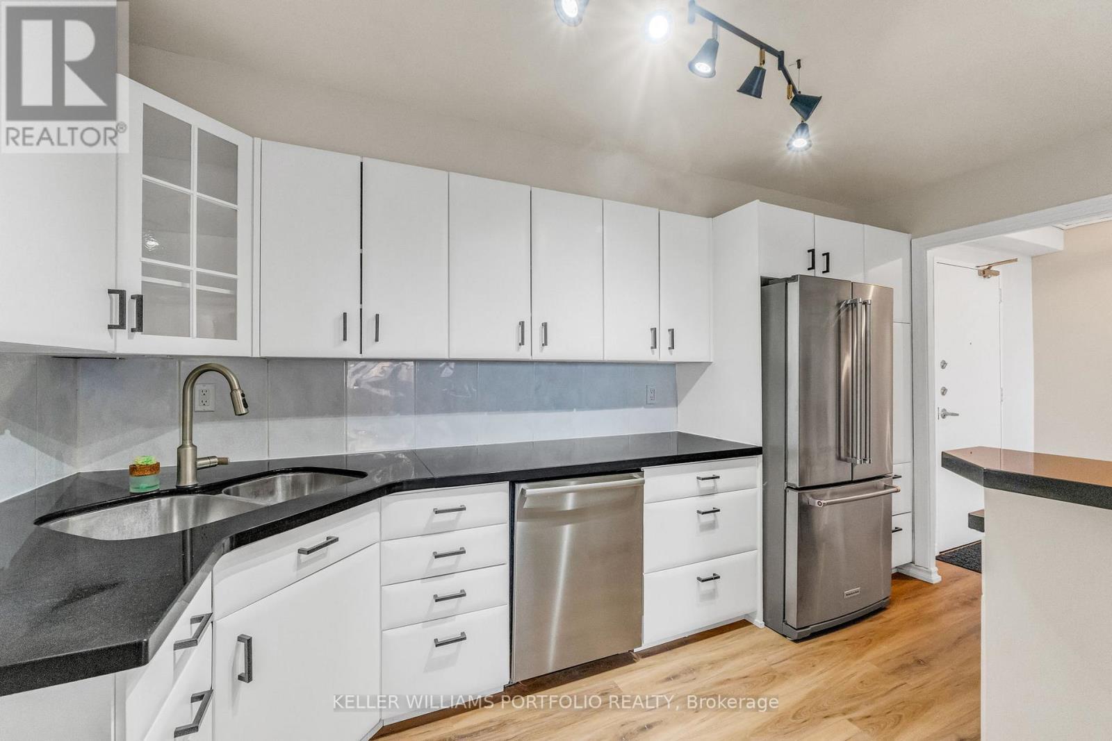 602 - 625 The West Mall, Toronto, ON - Indoor Photo Showing Kitchen With Double Sink