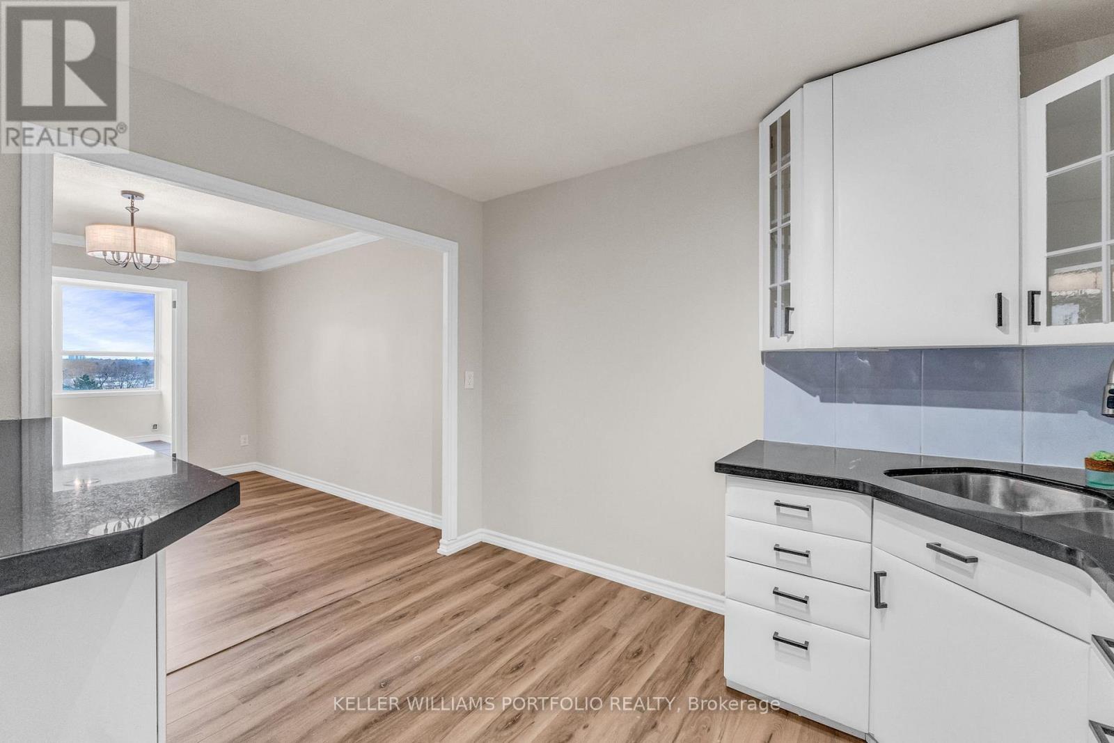 602 - 625 The West Mall, Toronto, ON - Indoor Photo Showing Kitchen