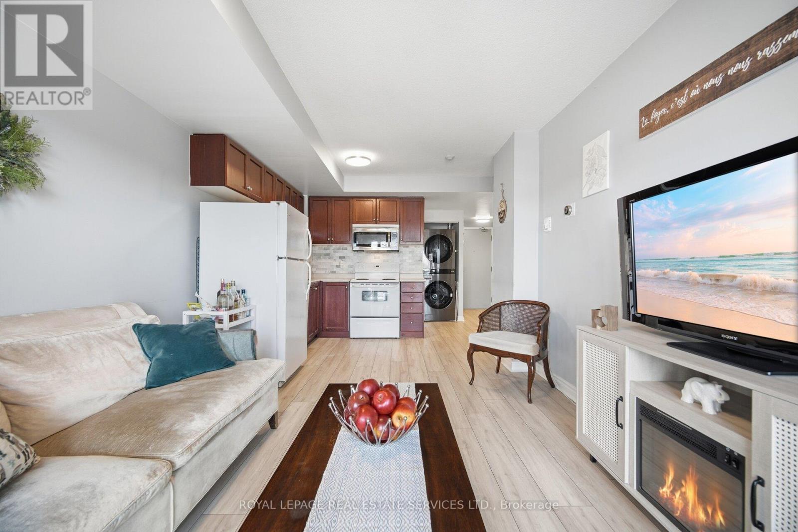 711 - 2464 Weston Road, Toronto, ON - Indoor