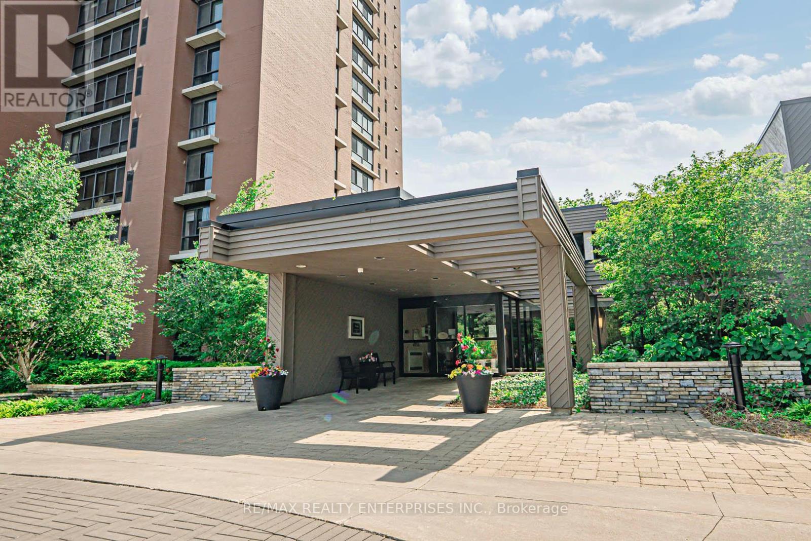 408 - 1400 Dixie Road, Mississauga, ON - Outdoor