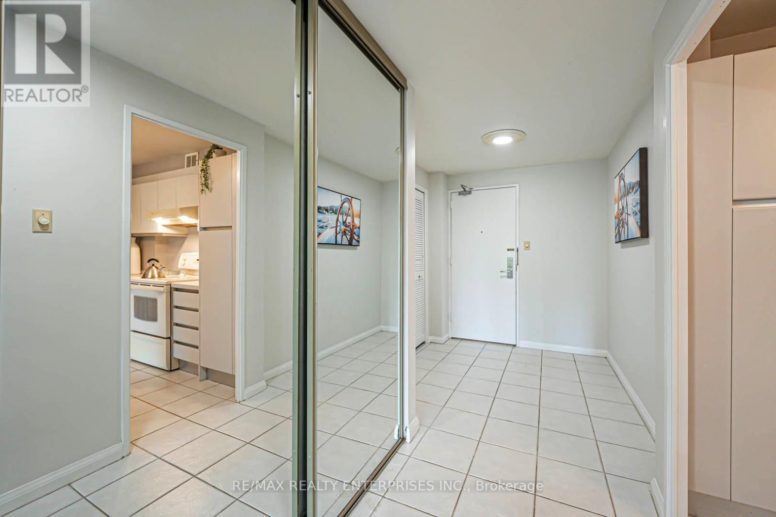 408 - 1400 Dixie Road, Mississauga, ON - Indoor Photo Showing Other Room