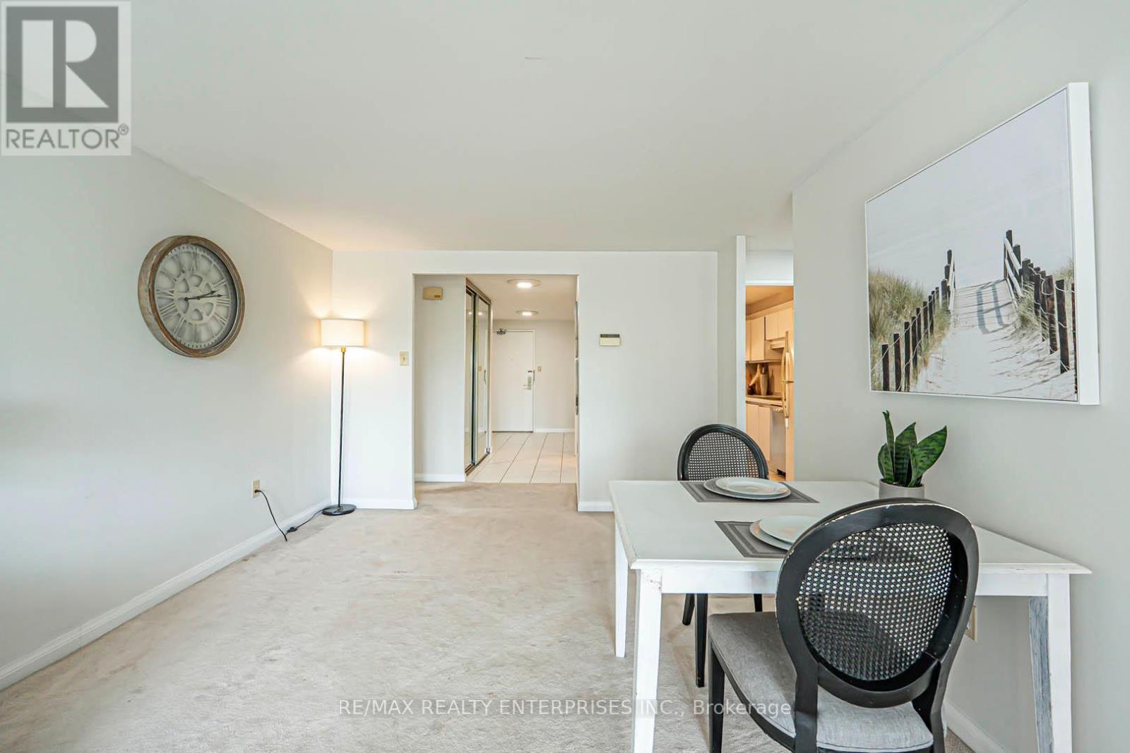 408 - 1400 Dixie Road, Mississauga, ON - Indoor