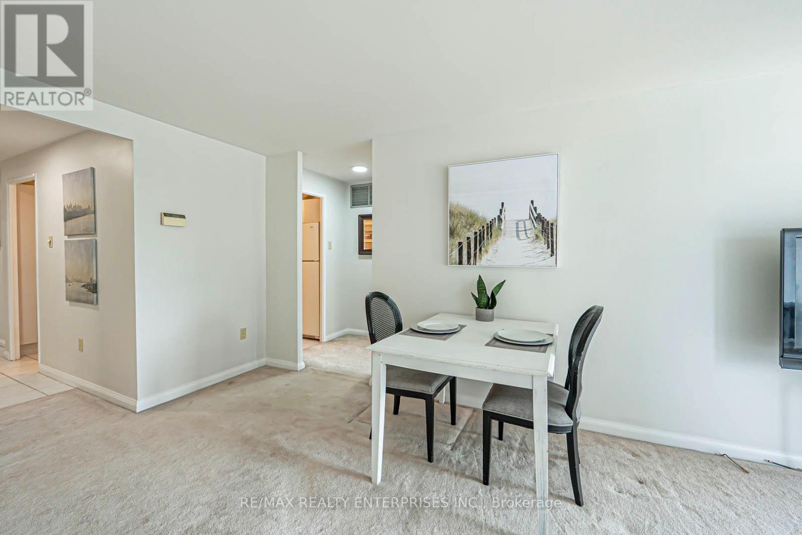 408 - 1400 Dixie Road, Mississauga, ON - Indoor Photo Showing Dining Room