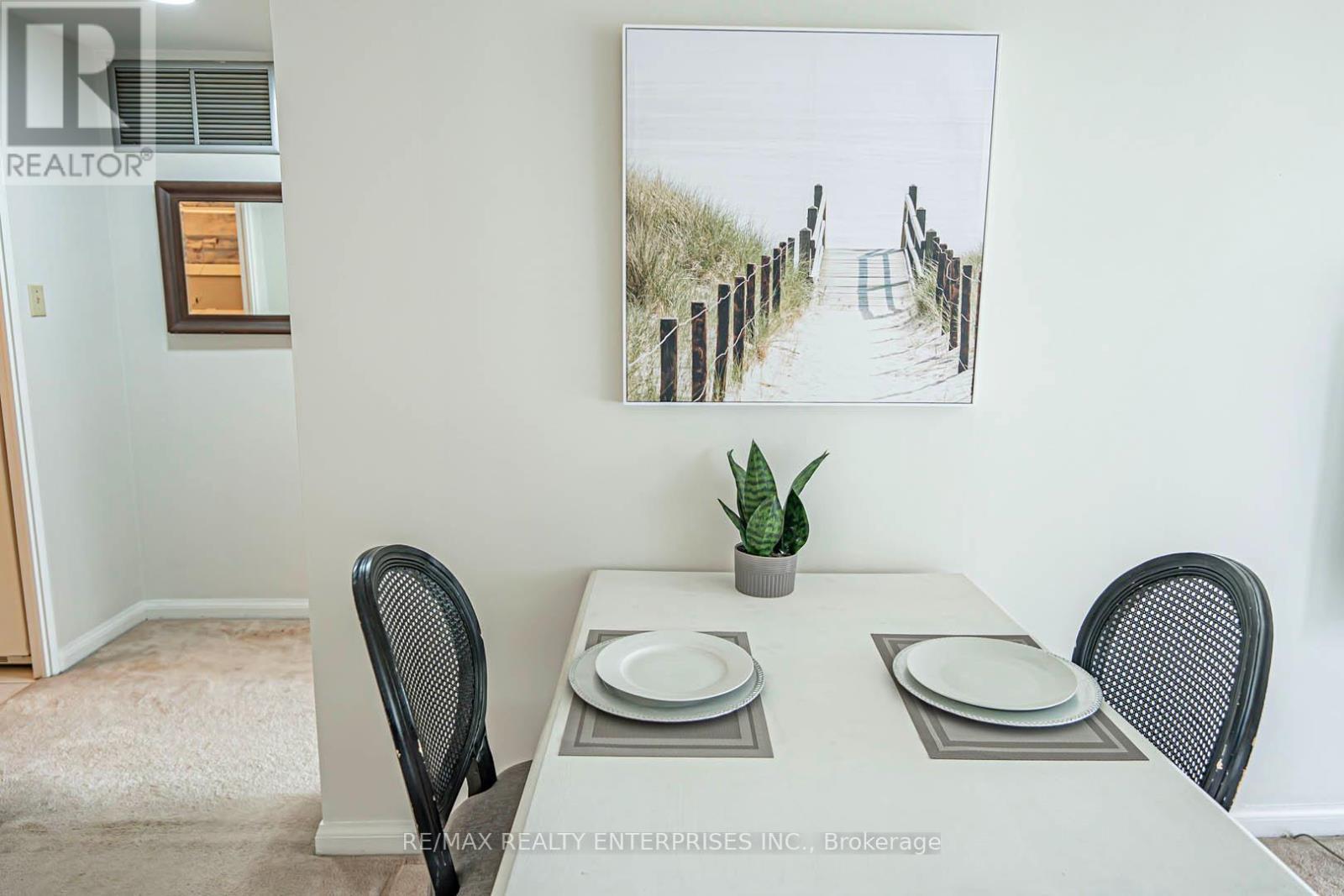 408 - 1400 Dixie Road, Mississauga, ON - Indoor