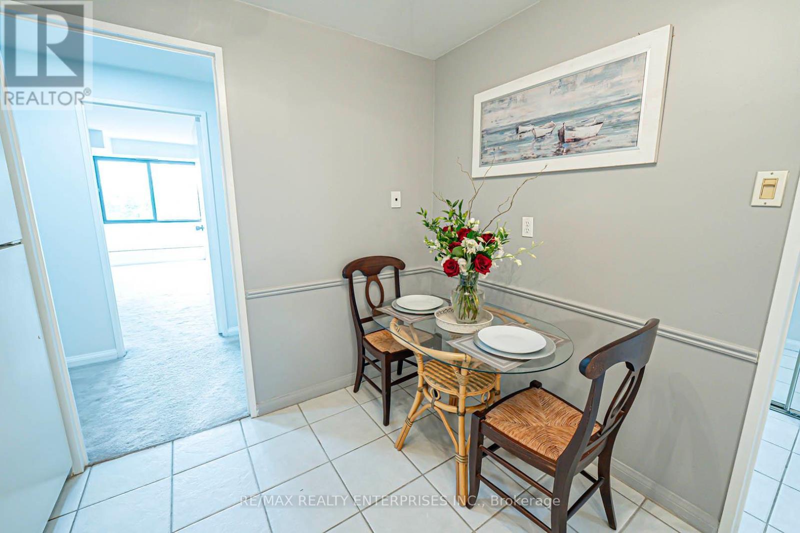 408 - 1400 Dixie Road, Mississauga, ON - Indoor Photo Showing Dining Room