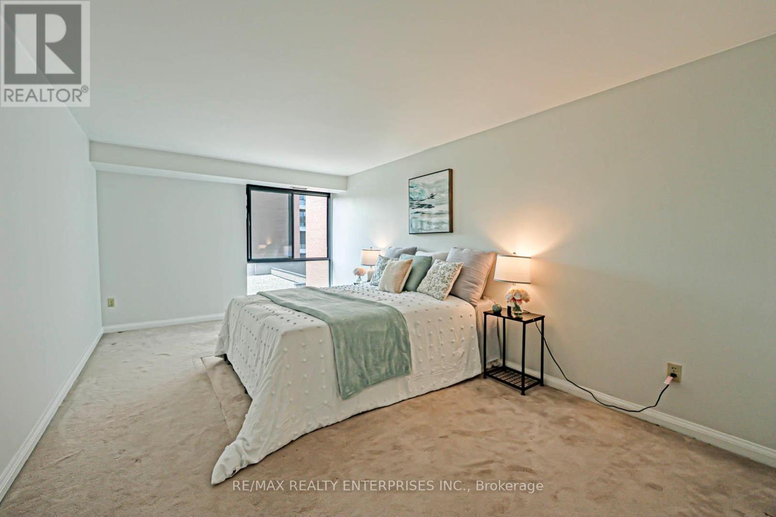 408 - 1400 Dixie Road, Mississauga, ON - Indoor Photo Showing Bedroom