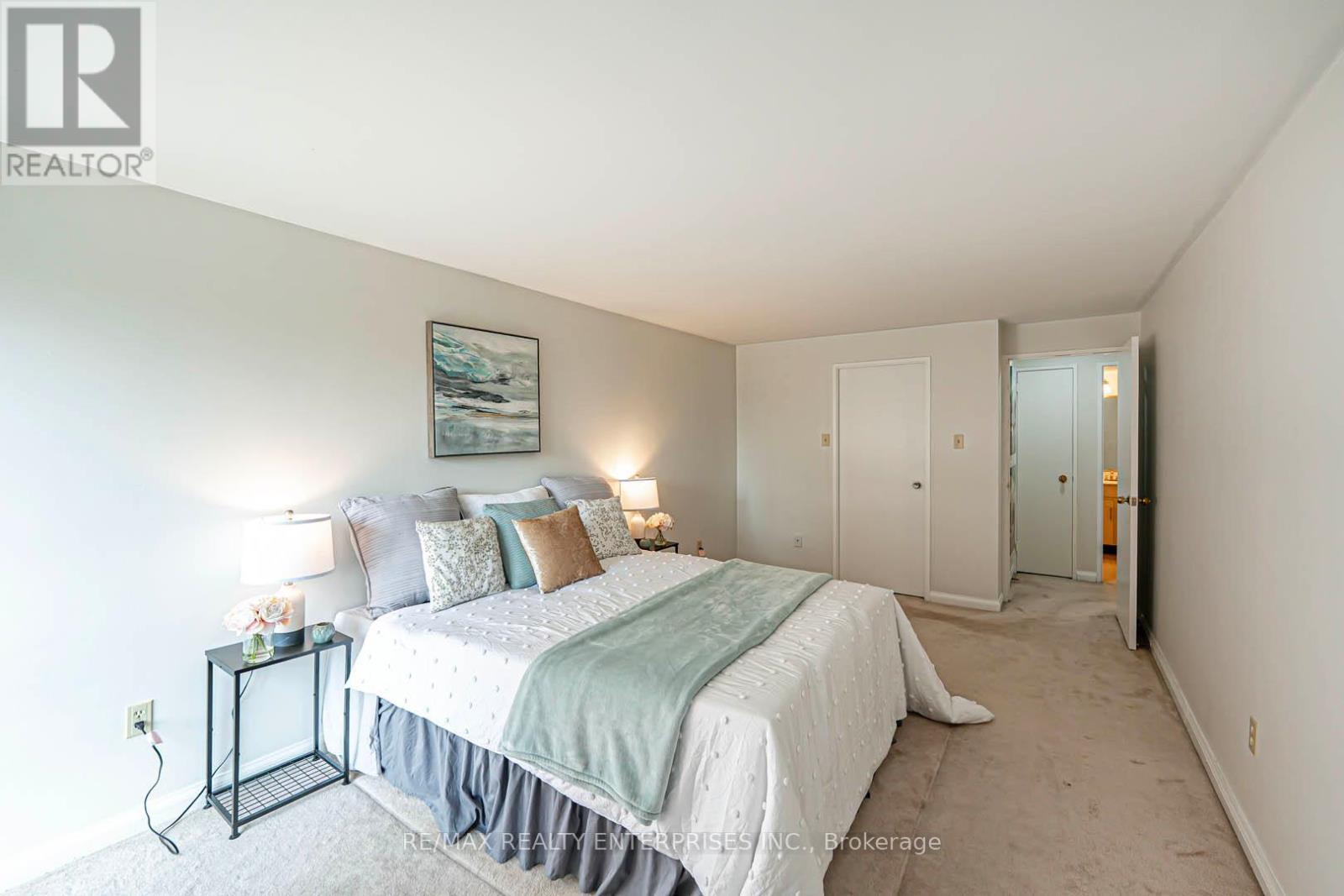 408 - 1400 Dixie Road, Mississauga, ON - Indoor Photo Showing Bedroom