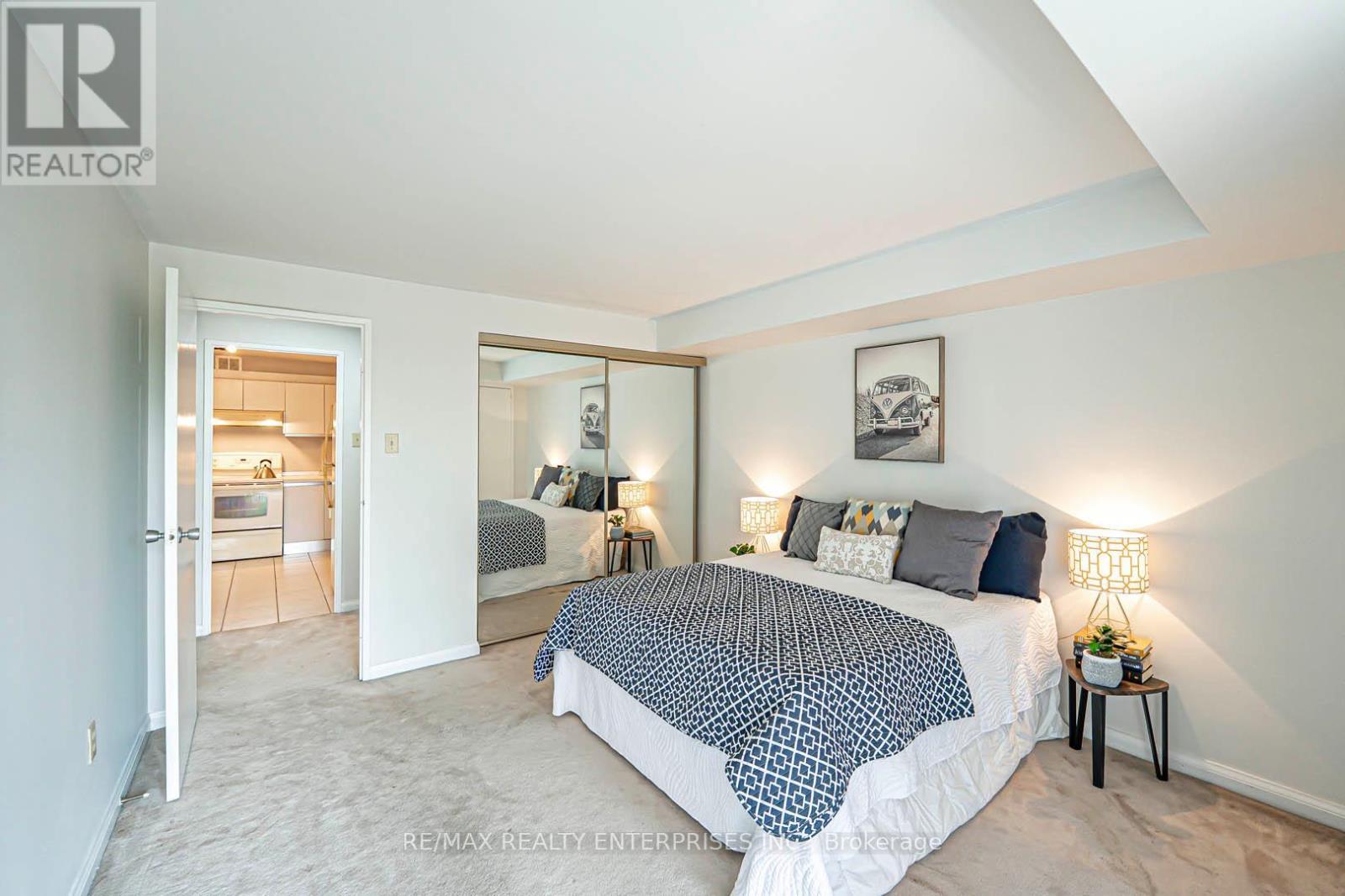 408 - 1400 Dixie Road, Mississauga, ON - Indoor Photo Showing Bedroom