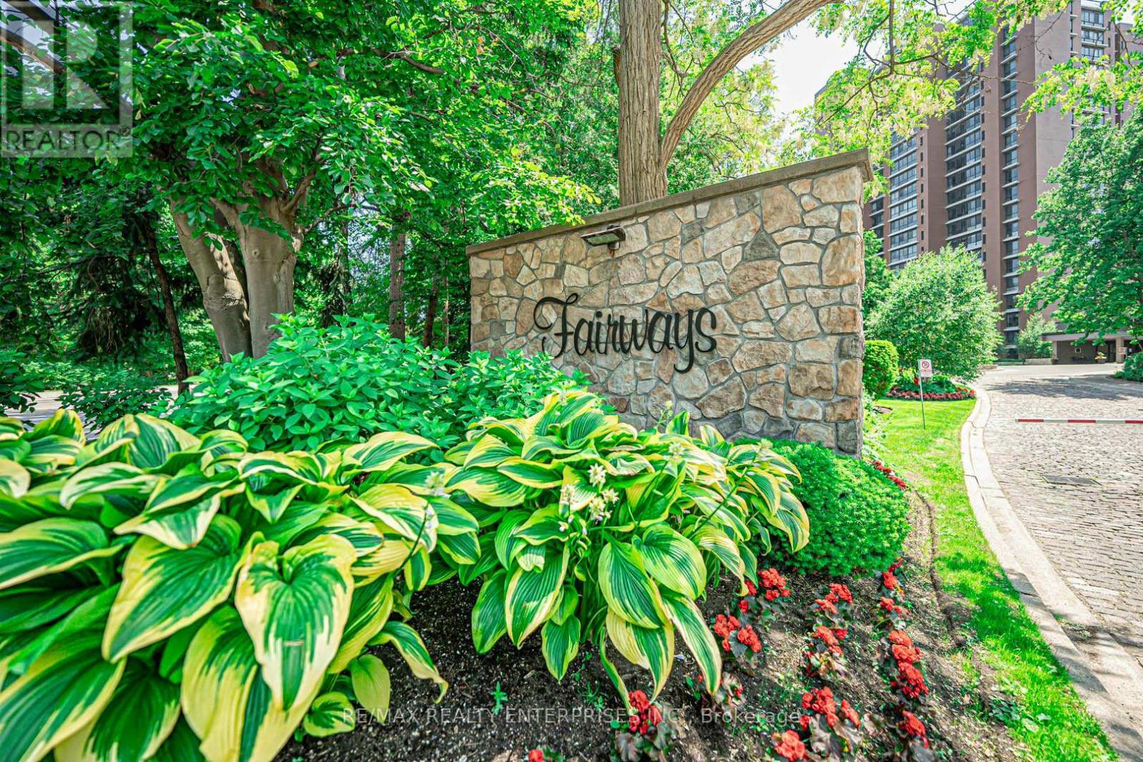 408 - 1400 Dixie Road, Mississauga, ON - Outdoor