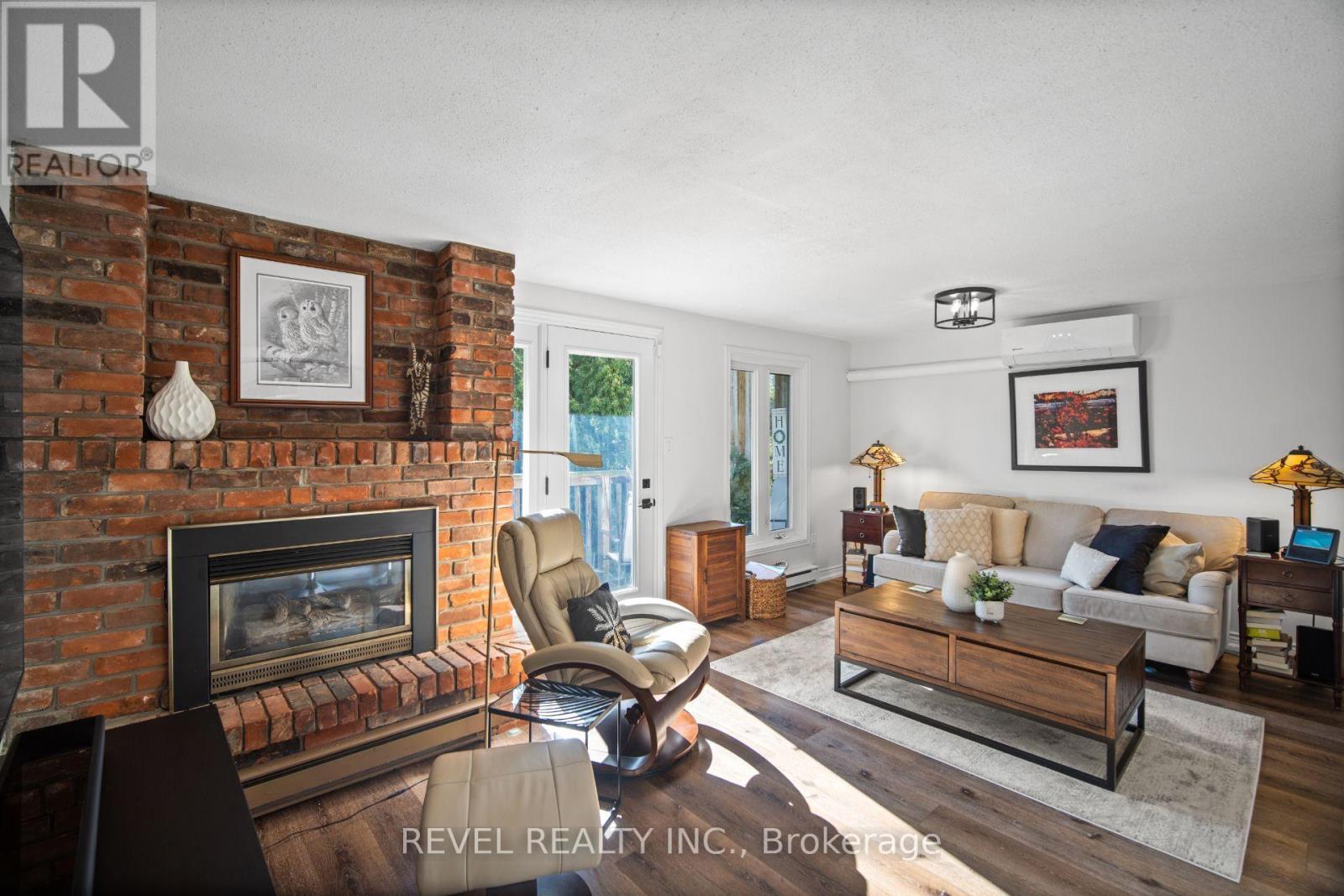 3 - 2058 Brant Street, Burlington, ON - Indoor Photo Showing Living Room With Fireplace