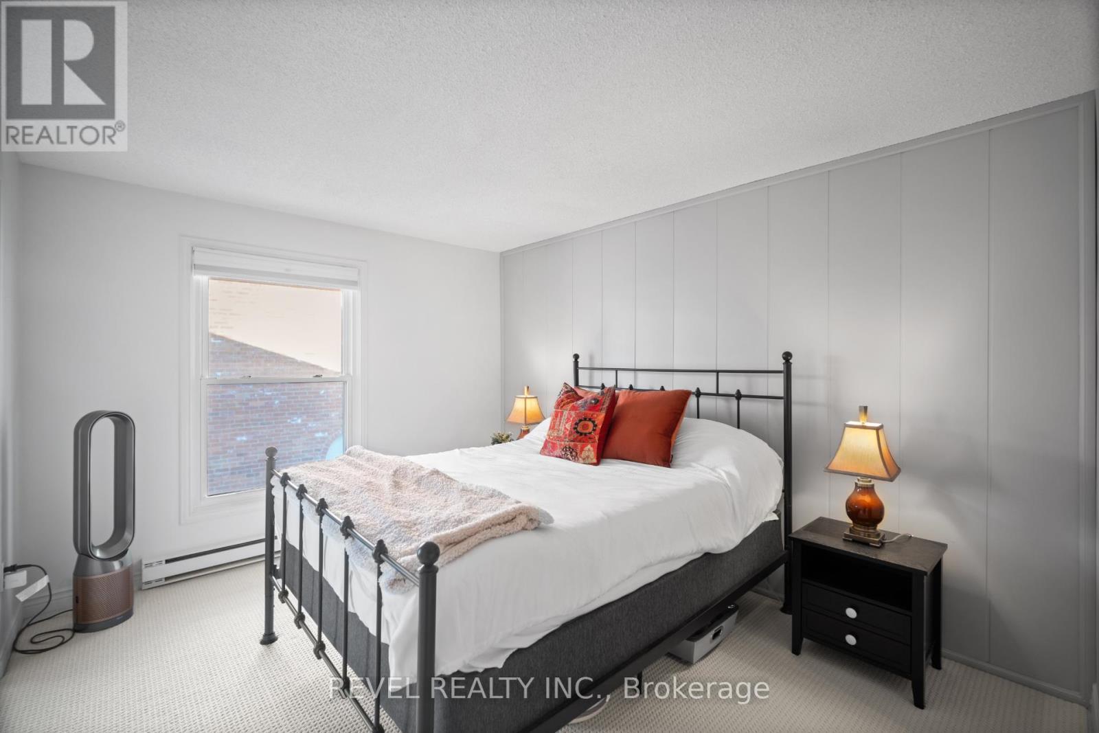 3 - 2058 Brant Street, Burlington, ON - Indoor Photo Showing Bedroom