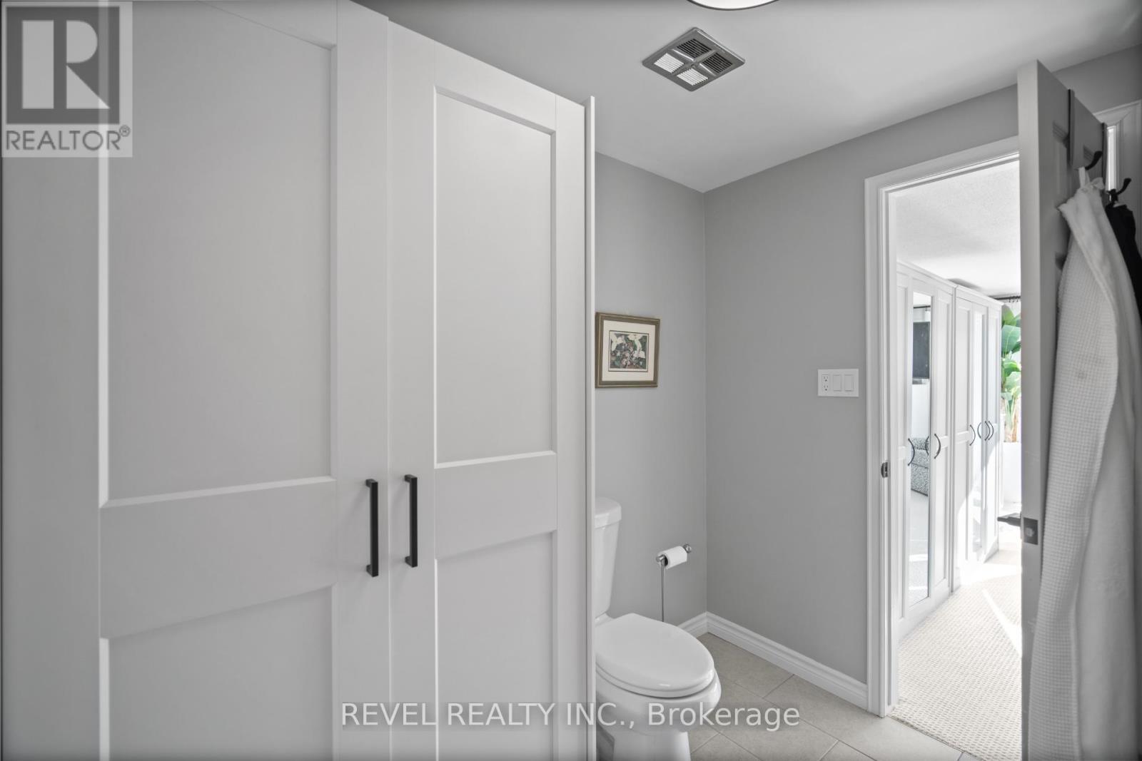 3 - 2058 Brant Street, Burlington, ON - Indoor Photo Showing Other Room