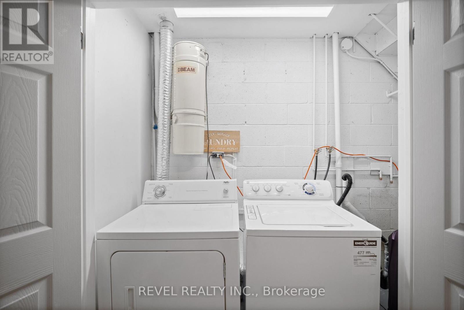 3 - 2058 Brant Street, Burlington, ON - Indoor Photo Showing Laundry Room