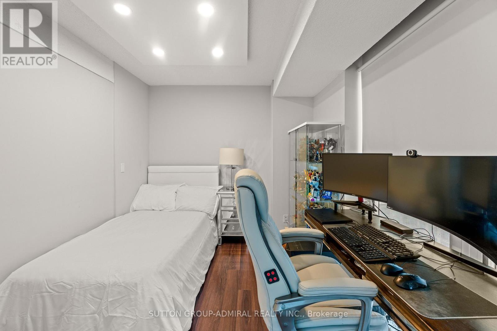 2513 - 155 Legion Road, Toronto, ON - Indoor Photo Showing Bedroom